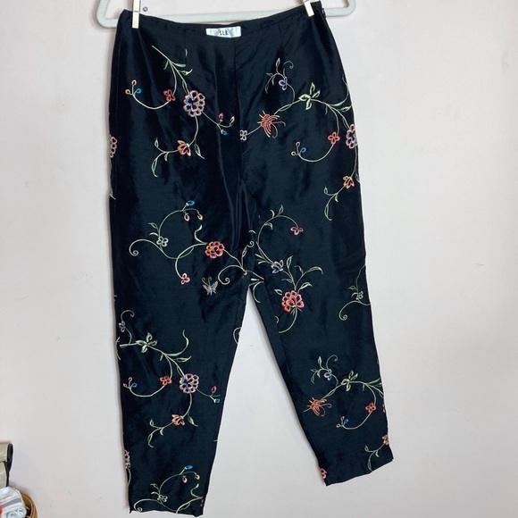 Vintage sz 4 black silk floral embroidered pixie pants - Picture 3 of 16